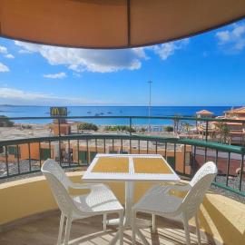 Luxury Vista mar y playa Torres del Sol B404, hotel in Playa de las Americas