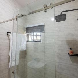 Caros villa luxury 2 bedroom, готель у місті Adentan