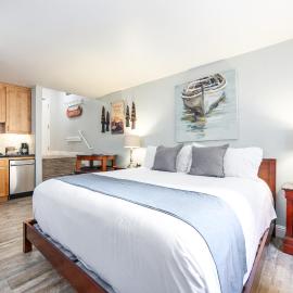 Partial Lake View Stunning Deluxe King Studio #125 at Donner Lake Village, hotel a Truckee