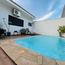 Casa Com Piscina próximo ao Parque do Povo, hotel in Presidente Prudente