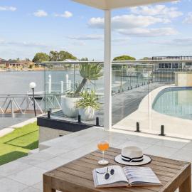 Tecoma 3 - Most Popular Waterfront with Private Pontoon - Holiday Yamba, hotel a Yamba