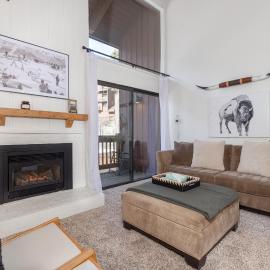 Epic Condo walk to Canyon Lodge, Hotel in Mammoth Lakes