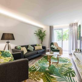 Downtown Albufeira 3-Bedroom Luxury Apartment, hotel a Albufeira