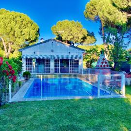 Chalet con piscina El Refugio de Venecia, hotel in El Campillo