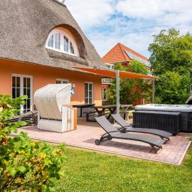 C 8 Reethaus REMY -Luxus mit Schwimmbad Dampfbad und Saunen und großen Grundstück exklusiv