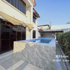Kempas Bungalow with SwimmingPool