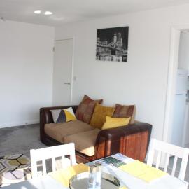 Exquisite and Modern 2 bed Maisonette, hotel a Harmondsworth