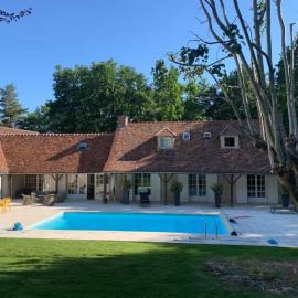 Valley of Chevreuse - Dampierre - Beautiful villa، فندق في Dampierre