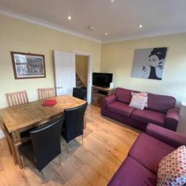 4 bedroom Apt - 5 mins to Tube