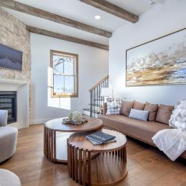 Historic Homestead with Pond and Teton Range Views, hotel i Tetonia