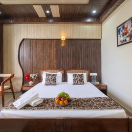 The Chetu's Nest Near Mall road kasauli, hotel a Kasauli