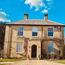 Langley House، فندق في Langley