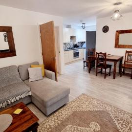 Spacious two bedroom apartment with one parking space, מלון בטאים