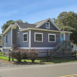 Bue Crab Bungalow - Charming in-town cottage!
