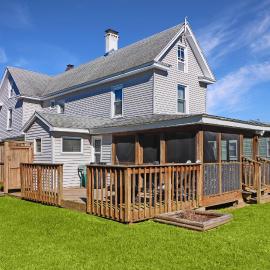 Blue Point - Pet friendly with Outdoor shower!, hotel in Chincoteague