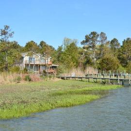 Channel Watch - Waterfront home with private Pier!, khách sạn ở Deep Hole