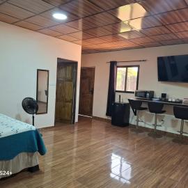 Pleasant Hostal Panama, hotel sa Aserrío