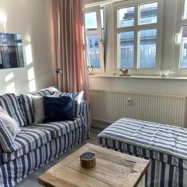 Ferienwohnung-juist-strandburg 206 für 2 bis 5 Personen mit Schwimmbad und Sauna، فندق في جويست