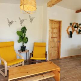 CASA COLIBRI - BEACH LIVING AT ITS BEST, hotel em Ensenada