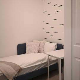Stylish 2-Bedroom Condo - Premium Comfort, Central Location, hotel di Surrey