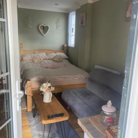 Private en-suite RUTHIN، فندق في Llanfair-Dyffryn-Clwyd