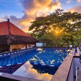 Viesnīca Simpang Inn Hostel pilsētā Nusa Penida