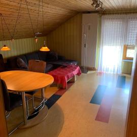 klimatisiere Dachwohnung in Weinsberg-Gellmersbach, hotel v destinaci Weinsberg