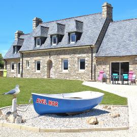 Gîte entre Paimpol Bréhat et Perros Guirec Côte de Granit Rose Vue terre mer, hotel v destinácii Plouguiel