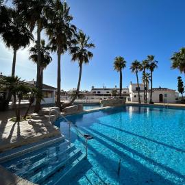 Can Isabel, apartamento con piscina, restaurante y zona de juegos, hotel in Cala en Porter