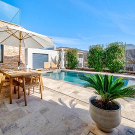 Villa Moderne avec Piscine Privée - Proche de Nice, hotel a Carros