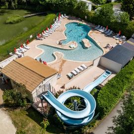 Mobil Home XXL 4 chambres - Camping Country Park, hotelli kohteessa Touquin