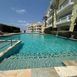 Modern appartement bij zee met zwembad op Blue Bay - Tripletree the hill, hotel a Dorp Sint Michiel
