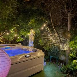 chambres d'hotes le nid du phare avec option jacuzzi privé, отель в городе Онфлёр