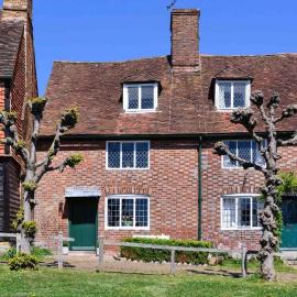 3 bedroom 17th Century Cottage, Hotel in Groombridge