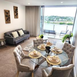 Spacious River View Escape with Free Secure Park - 2BR, 2BA and Sofa Bed, hotel a Brisbane