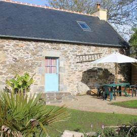 Gîte breton à 5mn de la mer、ドゥアルヌネのホテル
