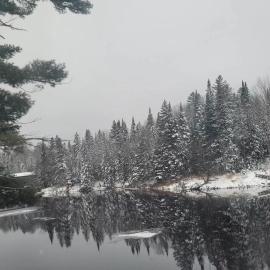 Le Jasmin chalet complet Rivière Kayak Nature, khách sạn ở Saint-Paulin