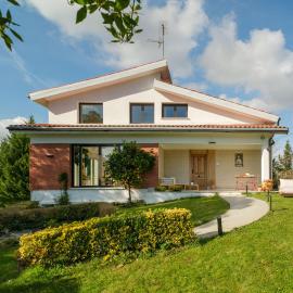 Areitio etxea - casa con jardin, hotell i Mallavia