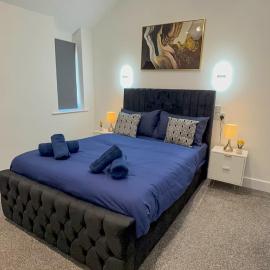 Cozy 5-Bed Caldecott Stays-Sleep 6