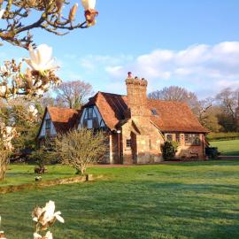 Idyllic Country Cottage South Downs, hotel v destinaci Albourne