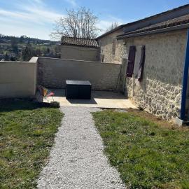 Petite maison en pierre au calme