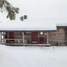 Kelo 24, kahden makuuhuoneen kelomökki Syötteellä, valaistun ladun vieressä, hotel in Pudasjärvi