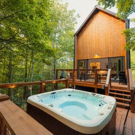 Nordic Haus - Luxury Wears Valley - Hot Tub - 5mins to GSMNPark, hotel in Sevierville