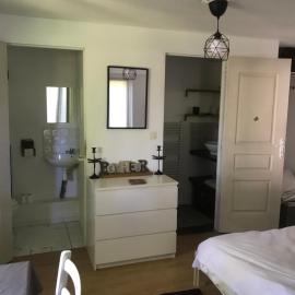 Tiny House، فندق في Bourdonné