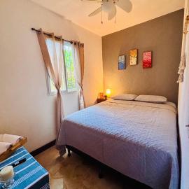Cozy Studio in Sunset Villas, hotelli kohteessa West End