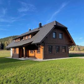 Hellerovy Dvory, hotel v mestu Srní