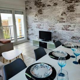 Appartement Cosy 2 chambres 4eme étage sans ascenseur، فندق في فيتيل