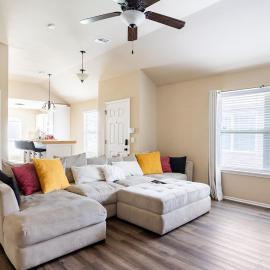 Cheerful 3 Bdrm space, 2 bath!. You gotta love it!, Hotel in Oklahoma City