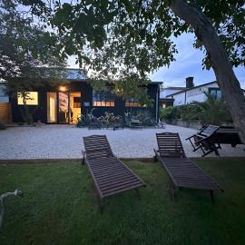 The BLACK HOUSE - Modern holiday home with garden,1500m from beach