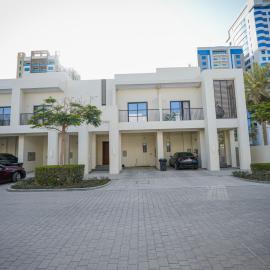 Luxury 2 bedroom villa pool beach gym access, hotel u gradu Fudžeira